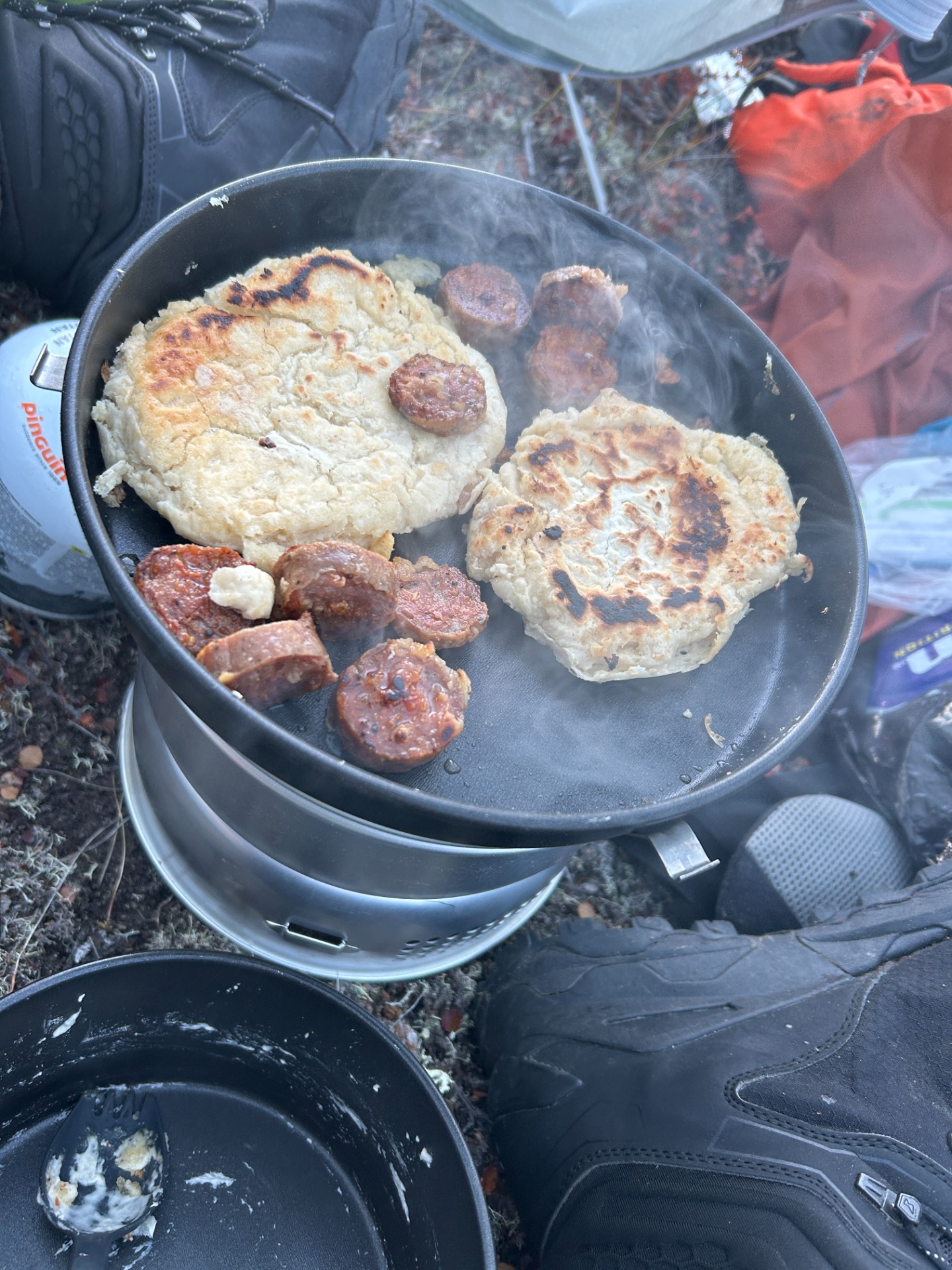 Fladbrød og pølser