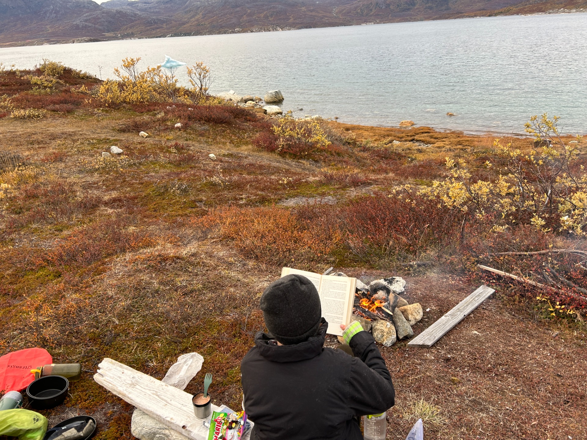 Bål, kakao, en god bog og smuk udsigt