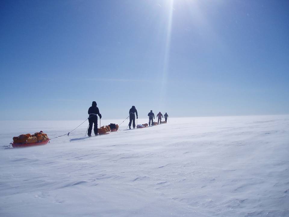 Solskin og hårdvind på Indlandsisen